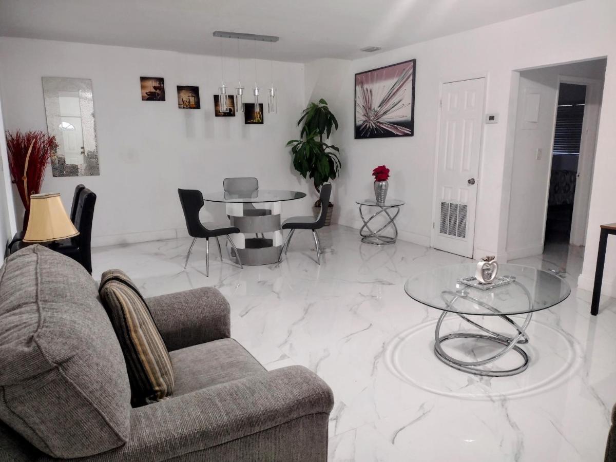Cheerful 3-Bedroom Home /Ac+ Free Parking マイアミ・ビーチ（フロリダ州） エクステリア 写真