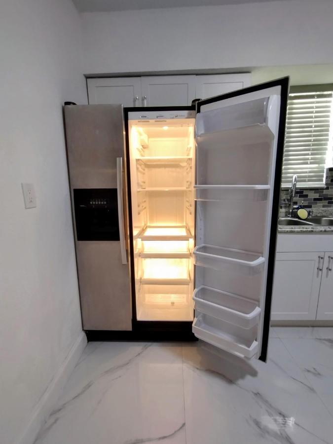 Cheerful 3-Bedroom Home /Ac+ Free Parking マイアミ・ビーチ（フロリダ州） エクステリア 写真