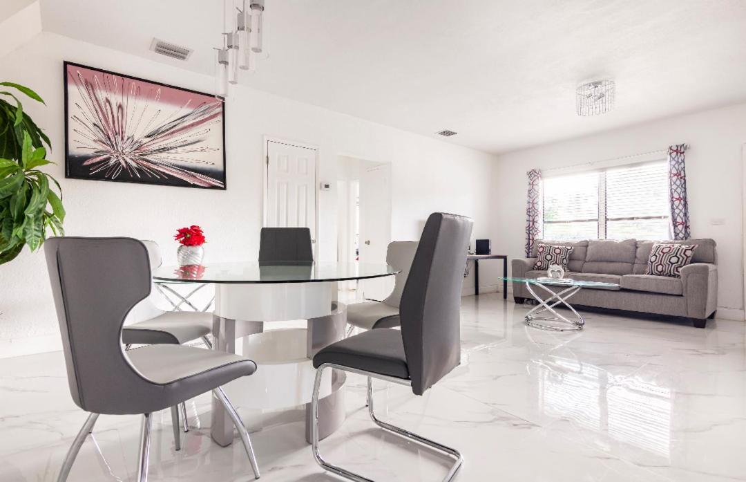 Cheerful 3-Bedroom Home /Ac+ Free Parking マイアミ・ビーチ（フロリダ州） エクステリア 写真