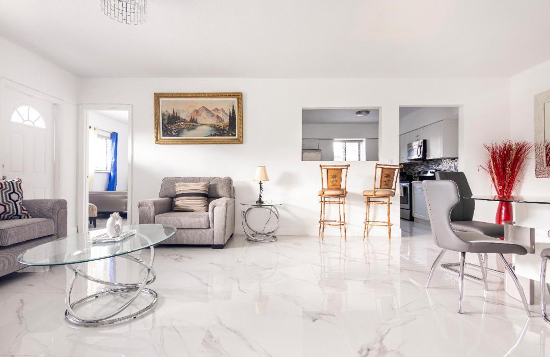 Cheerful 3-Bedroom Home /Ac+ Free Parking マイアミ・ビーチ（フロリダ州） エクステリア 写真