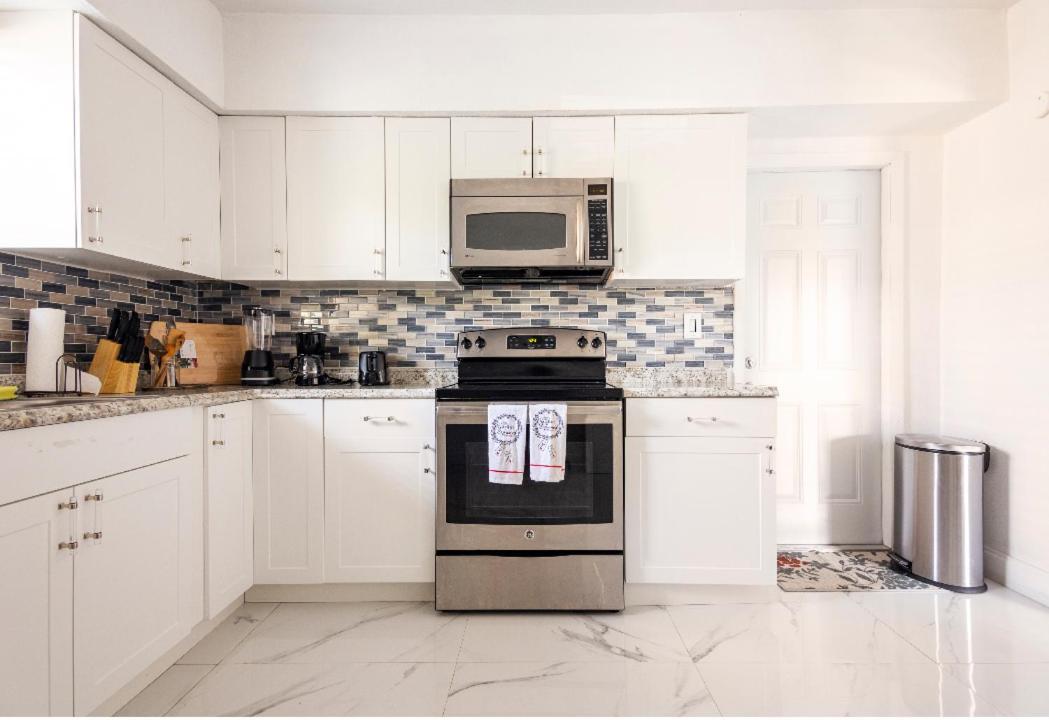 Cheerful 3-Bedroom Home /Ac+ Free Parking マイアミ・ビーチ（フロリダ州） エクステリア 写真