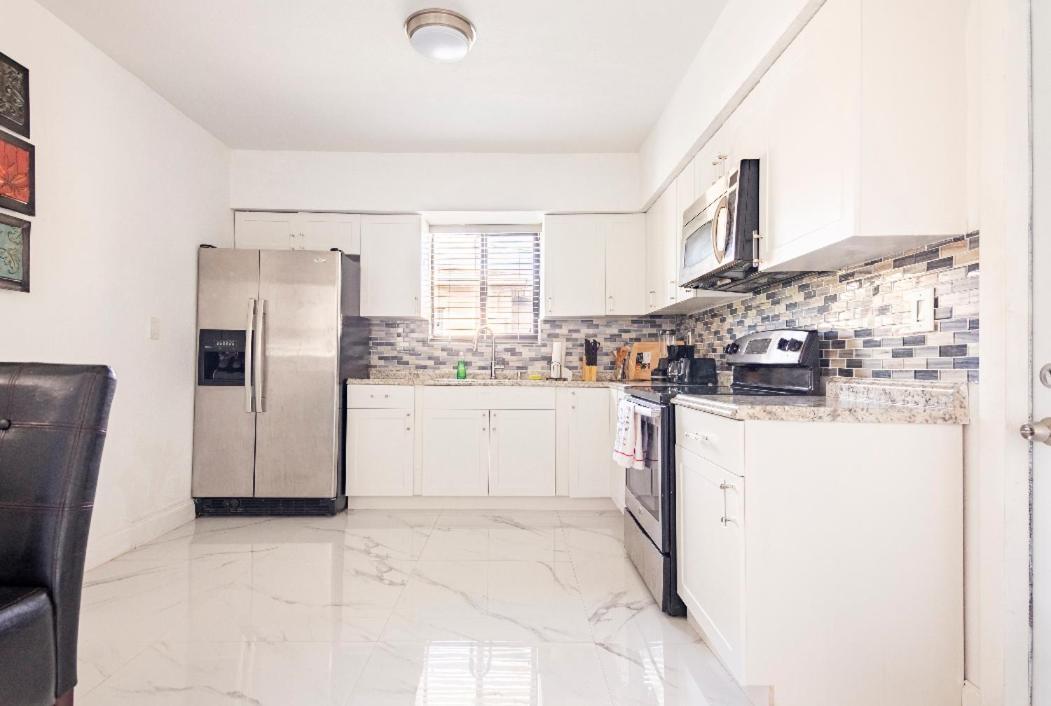 Cheerful 3-Bedroom Home /Ac+ Free Parking マイアミ・ビーチ（フロリダ州） エクステリア 写真