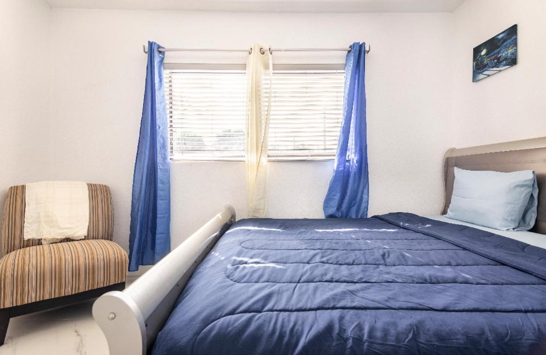 Cheerful 3-Bedroom Home /Ac+ Free Parking マイアミ・ビーチ（フロリダ州） エクステリア 写真