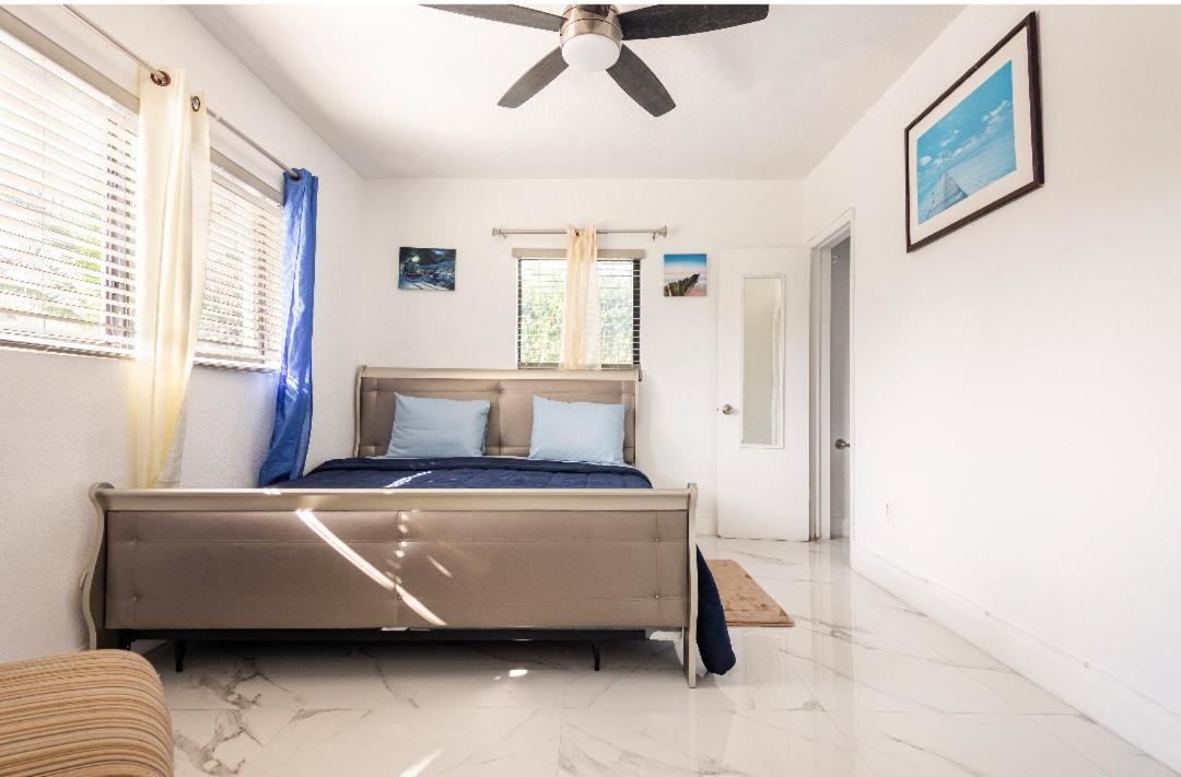 Cheerful 3-Bedroom Home /Ac+ Free Parking マイアミ・ビーチ（フロリダ州） エクステリア 写真
