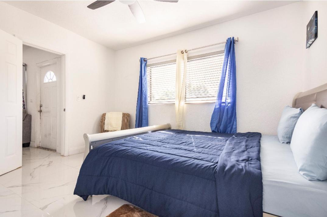 Cheerful 3-Bedroom Home /Ac+ Free Parking マイアミ・ビーチ（フロリダ州） エクステリア 写真